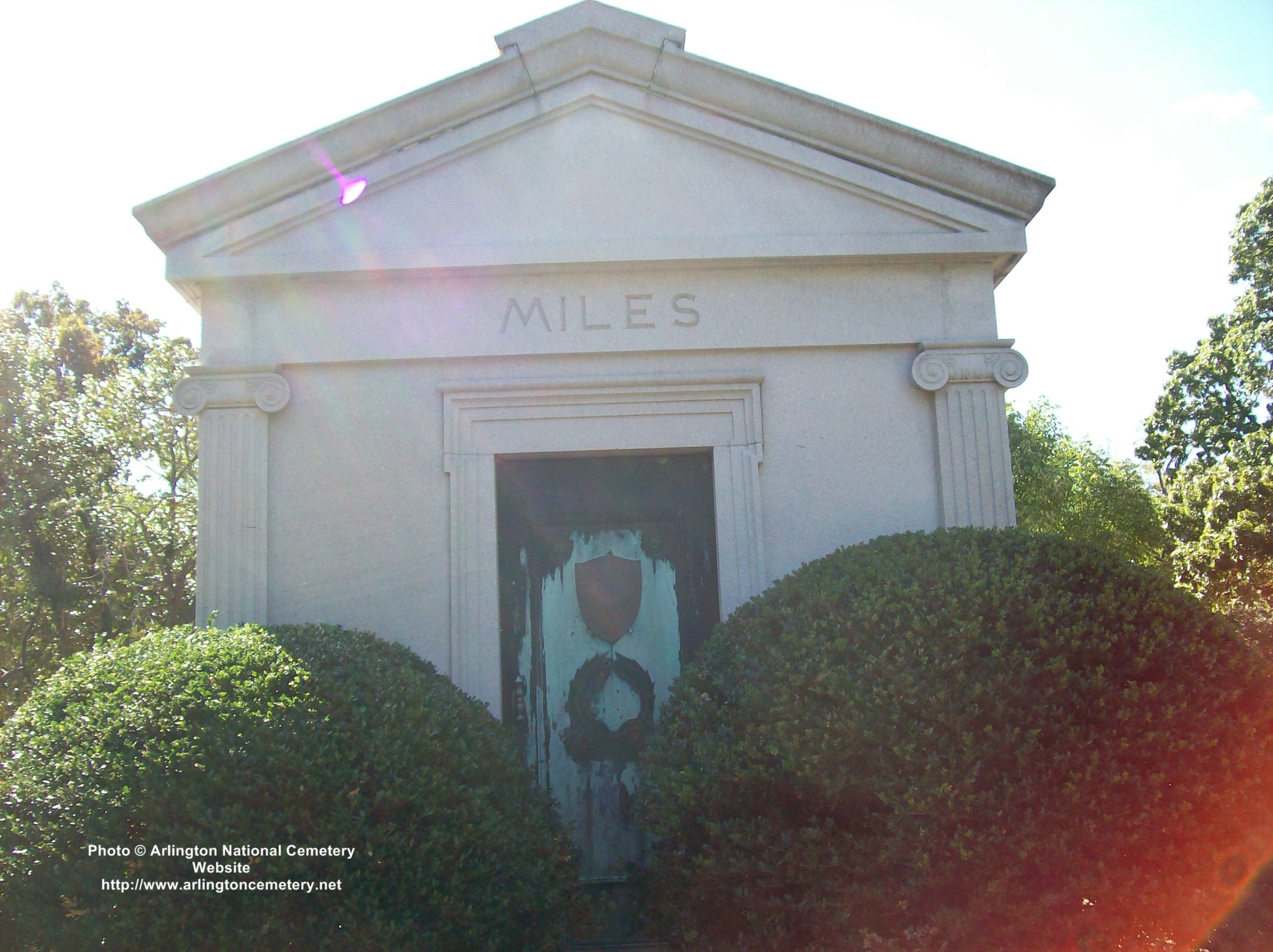 miles-gravesite-photo-october-2007-002