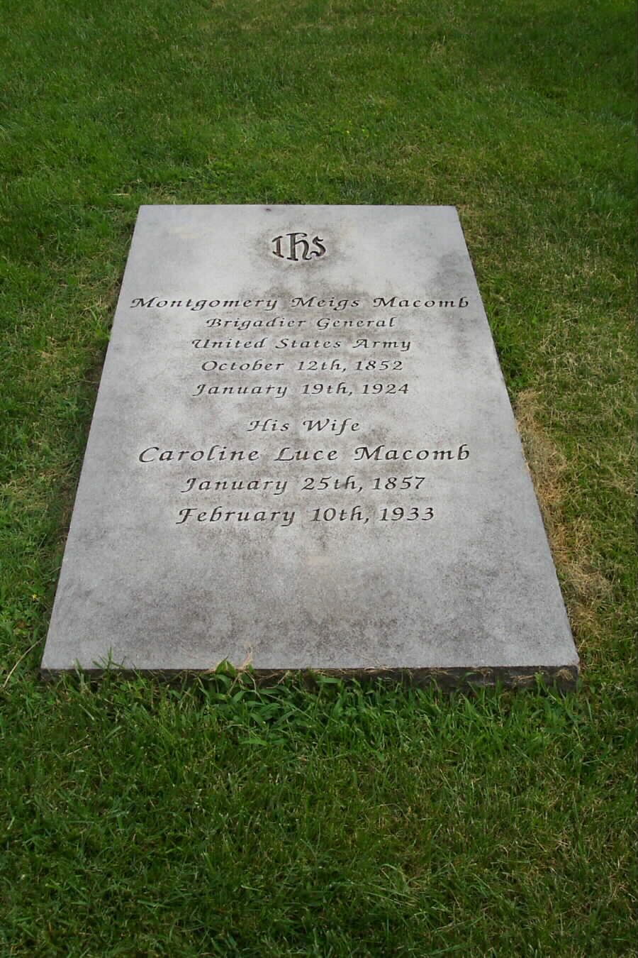 mmmacomb-gravesite-01-section1-062803