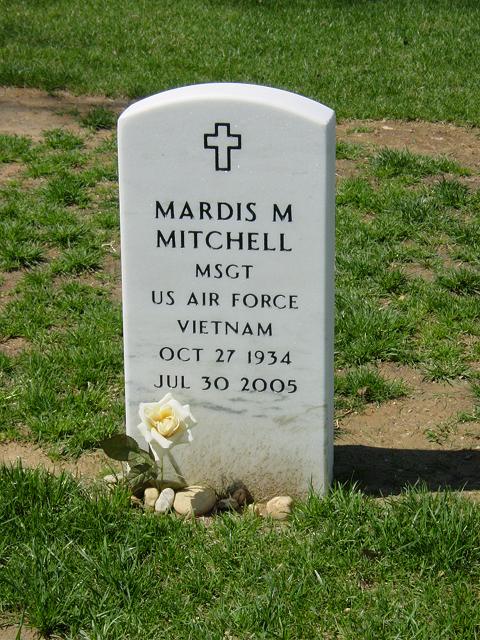 mmmitchell-gravesite-photo-august-2006