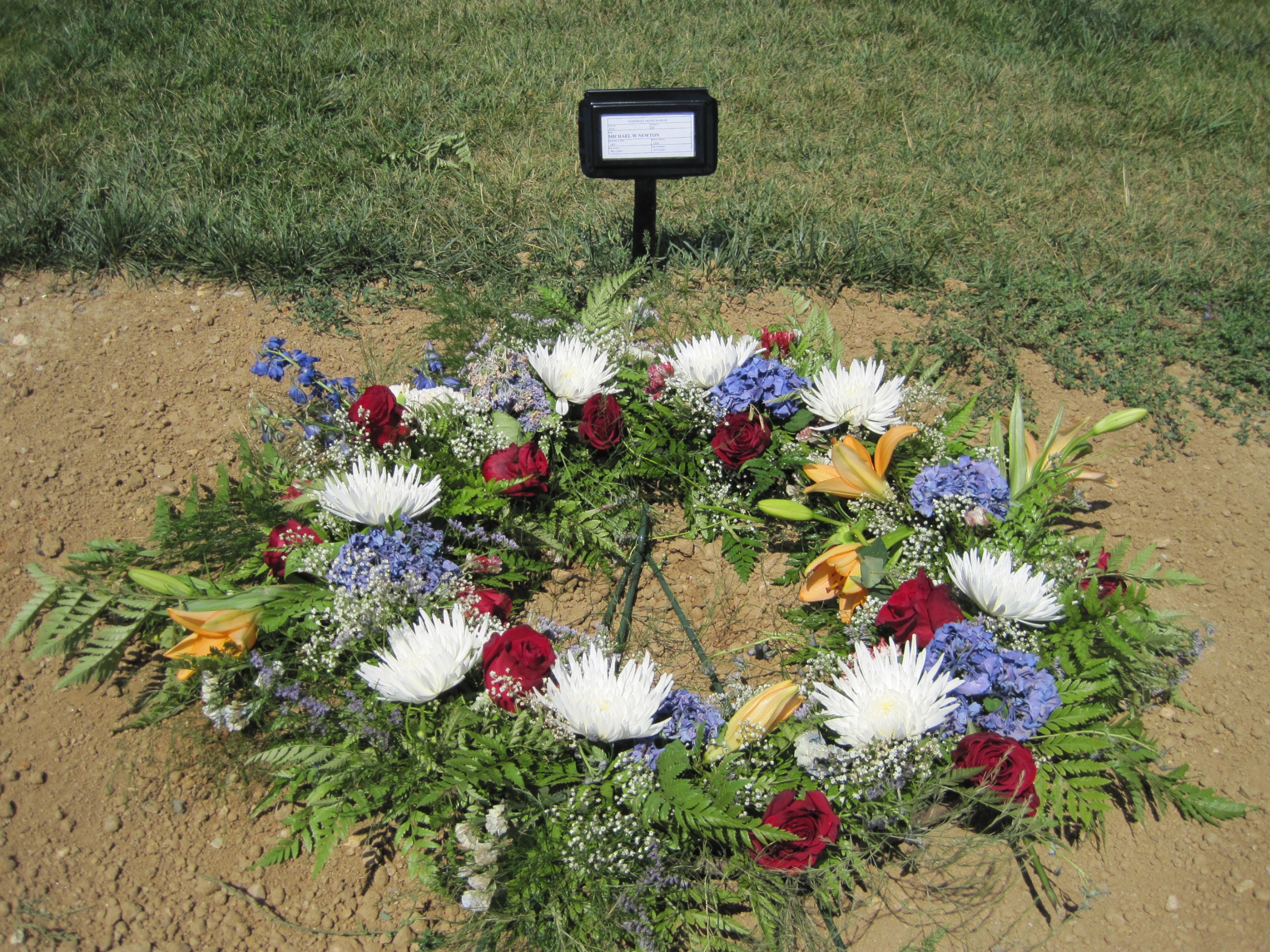 mwnewton-gravesite-photo-by-eileen-horan-july-2011-002