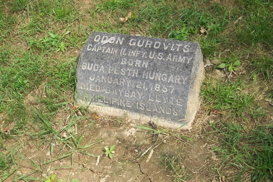 odon-gurovits-gravesite-section1-062803