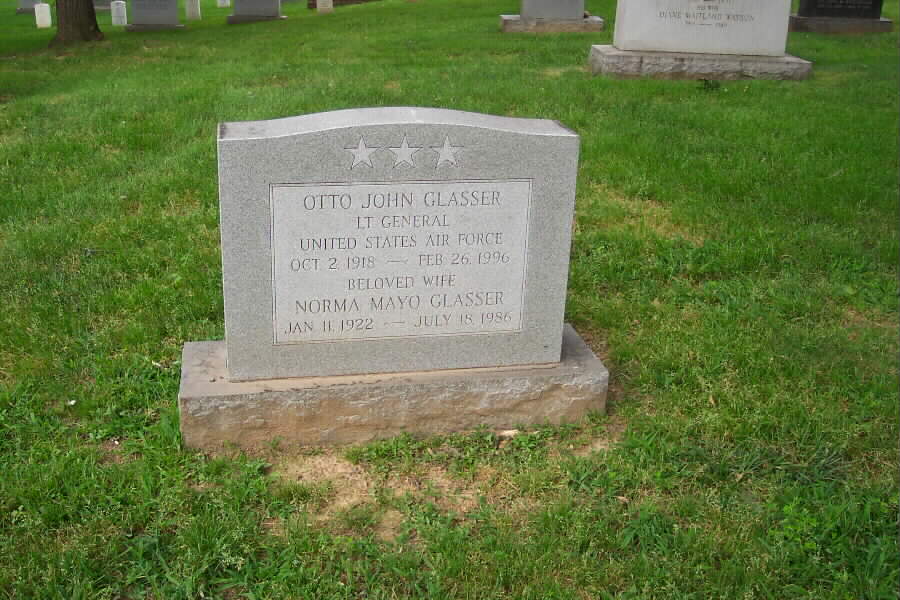 ojglasser-gravesite-section30-062803