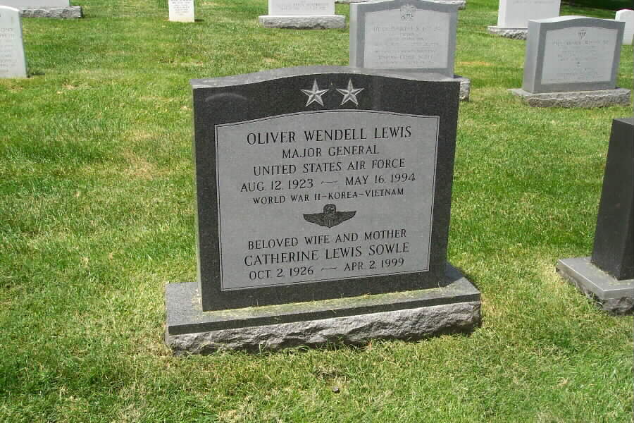 owlewis-gravesite-7a-062803