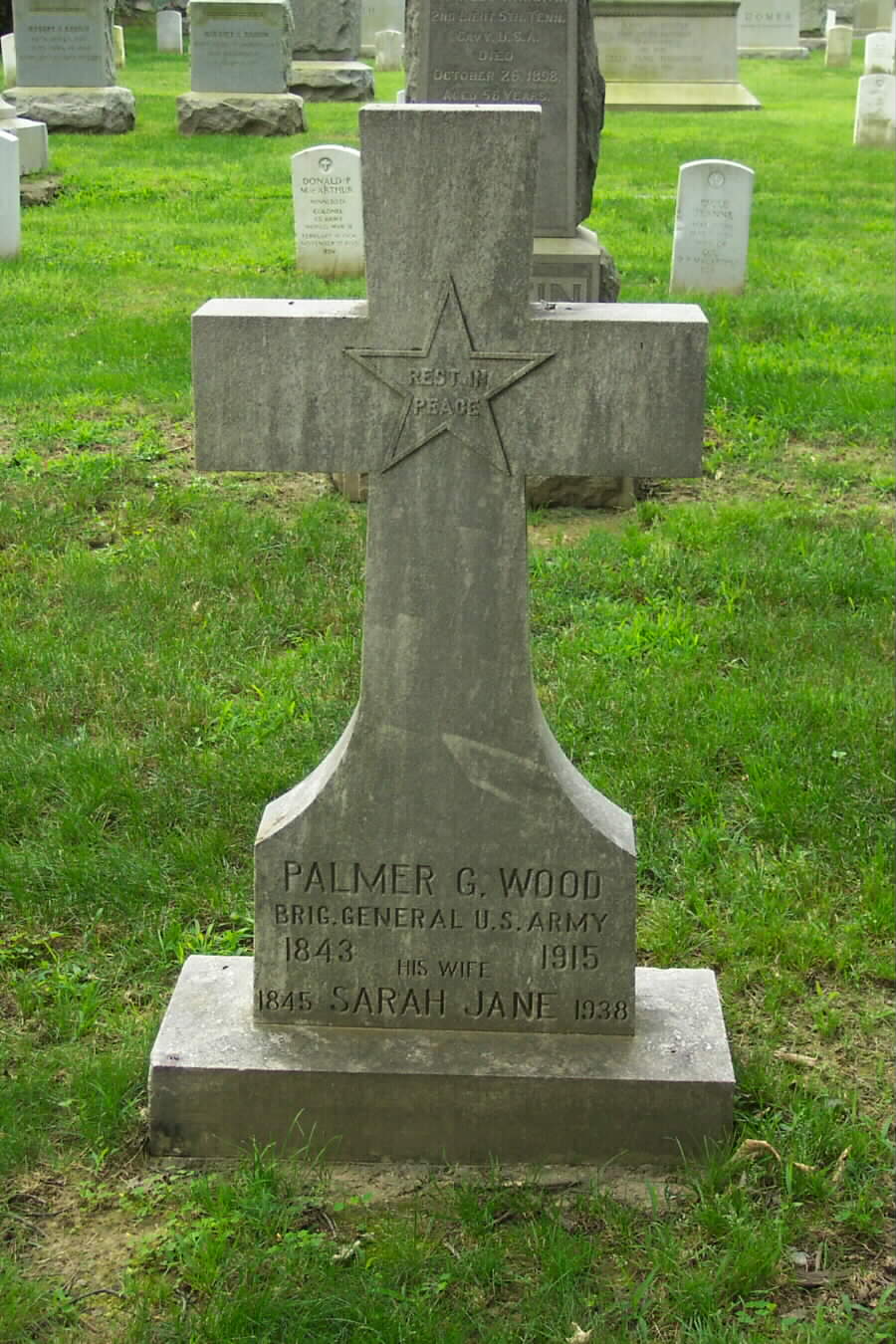 pgwood-gravesite-062803