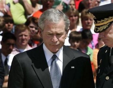 president-bush-memorial-day-2005-photo-03