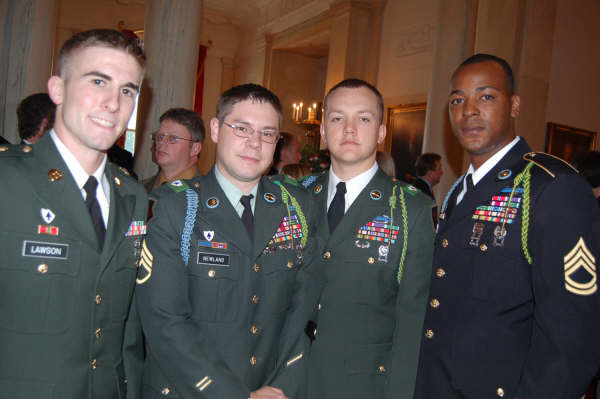 ra-mcginnis-medal-of-honor-ceremony-white-house-06-02-08-photo-01