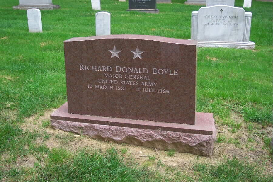 rdboyle-gravesite-section30-062803