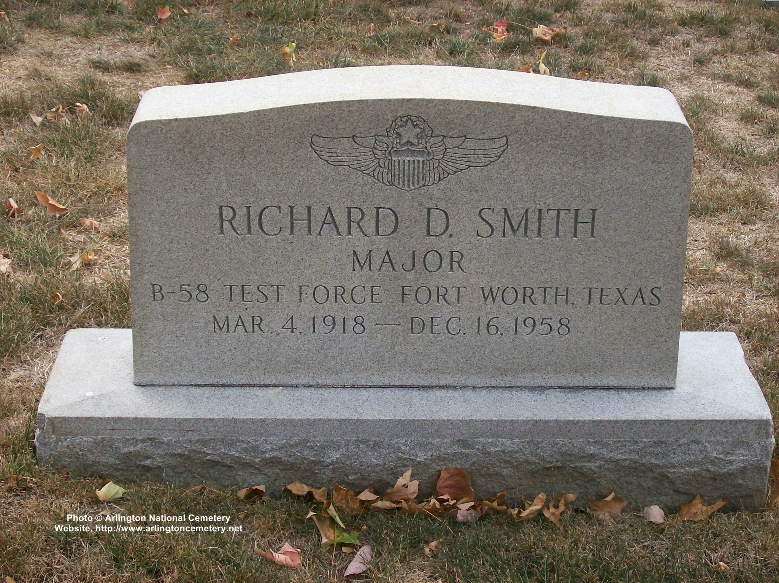 rdsmith-gravesite-photo-october-2007-001