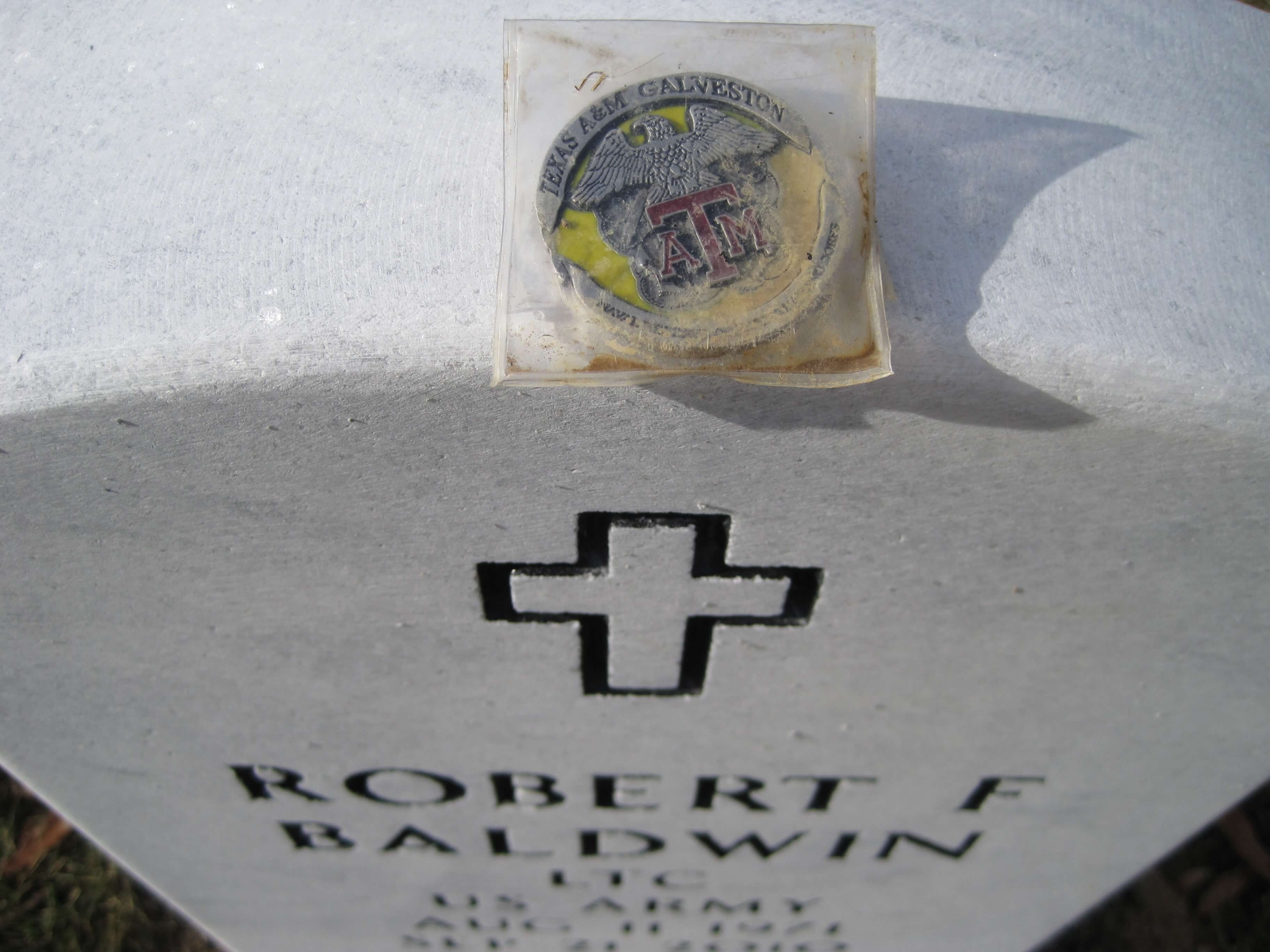 rfbaldwin-gravesite-photo-by-eileen-horan-december-2010-003
