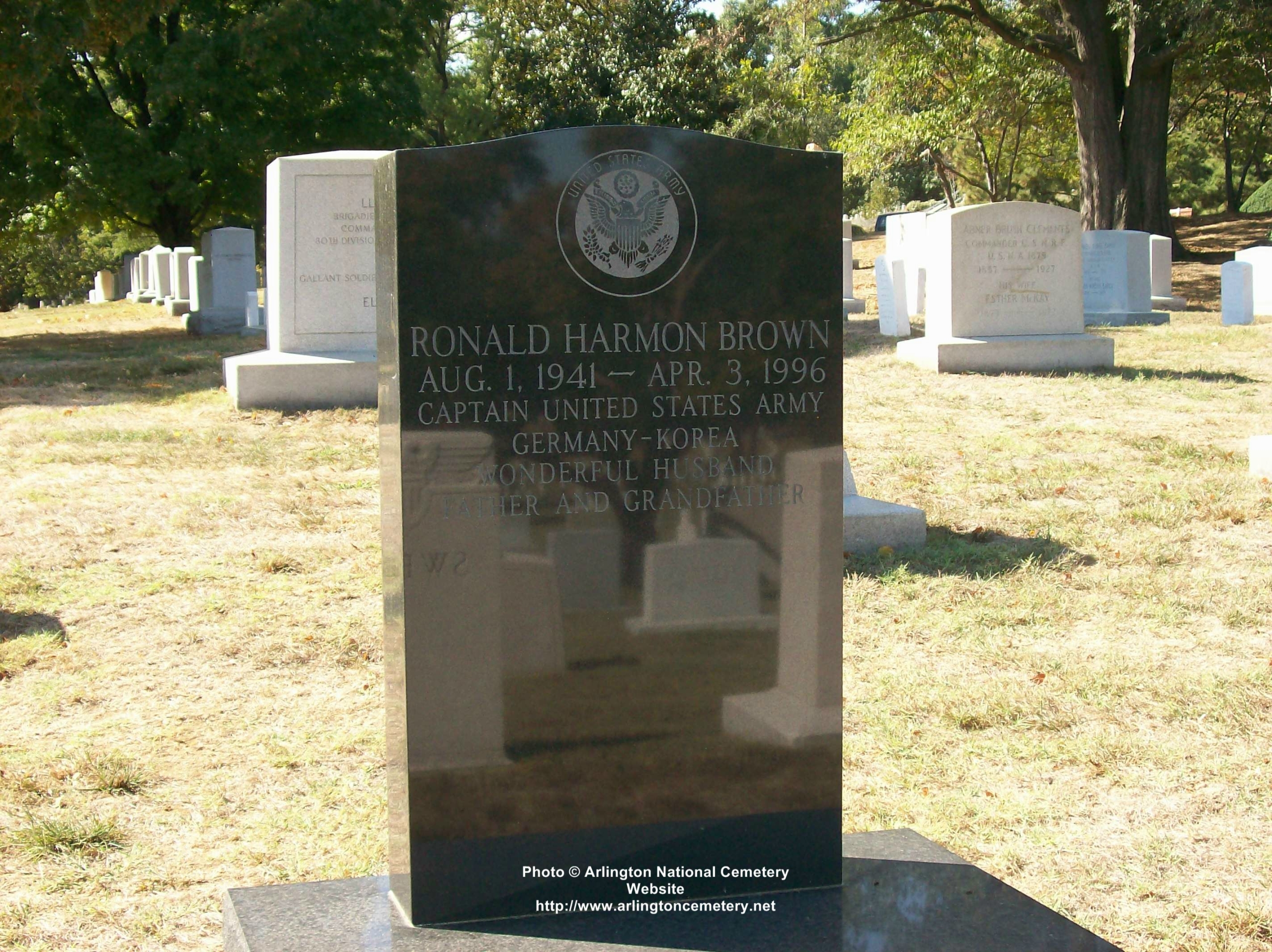 rhbrown-gravesite-photo-october-2007-001