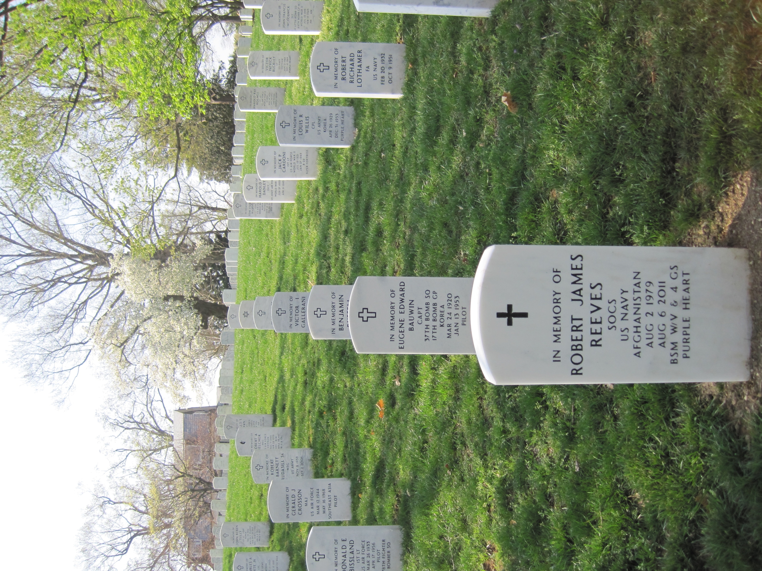 rjreeves-gravesite-photo-by-eileen-horan-april-2012-001