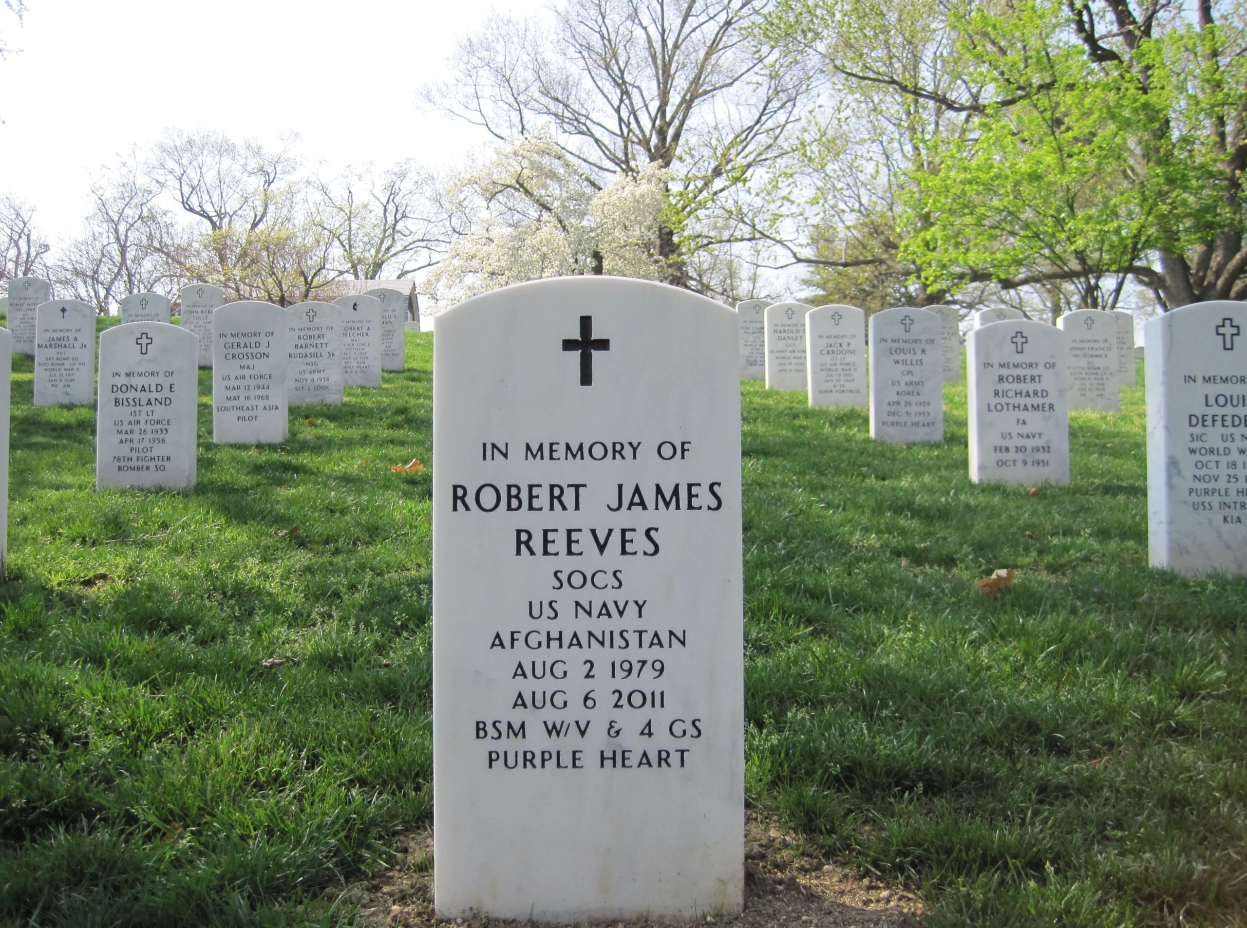 rjreeves-gravesite-photo-by-eileen-horan-april-2012-002