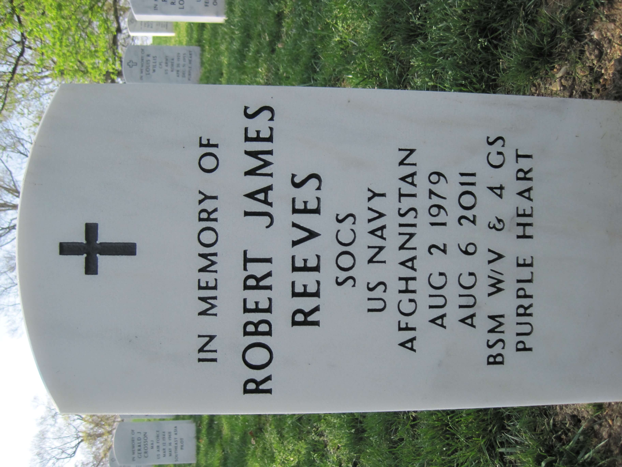 rjreeves-gravesite-photo-by-eileen-horan-april-2012-003