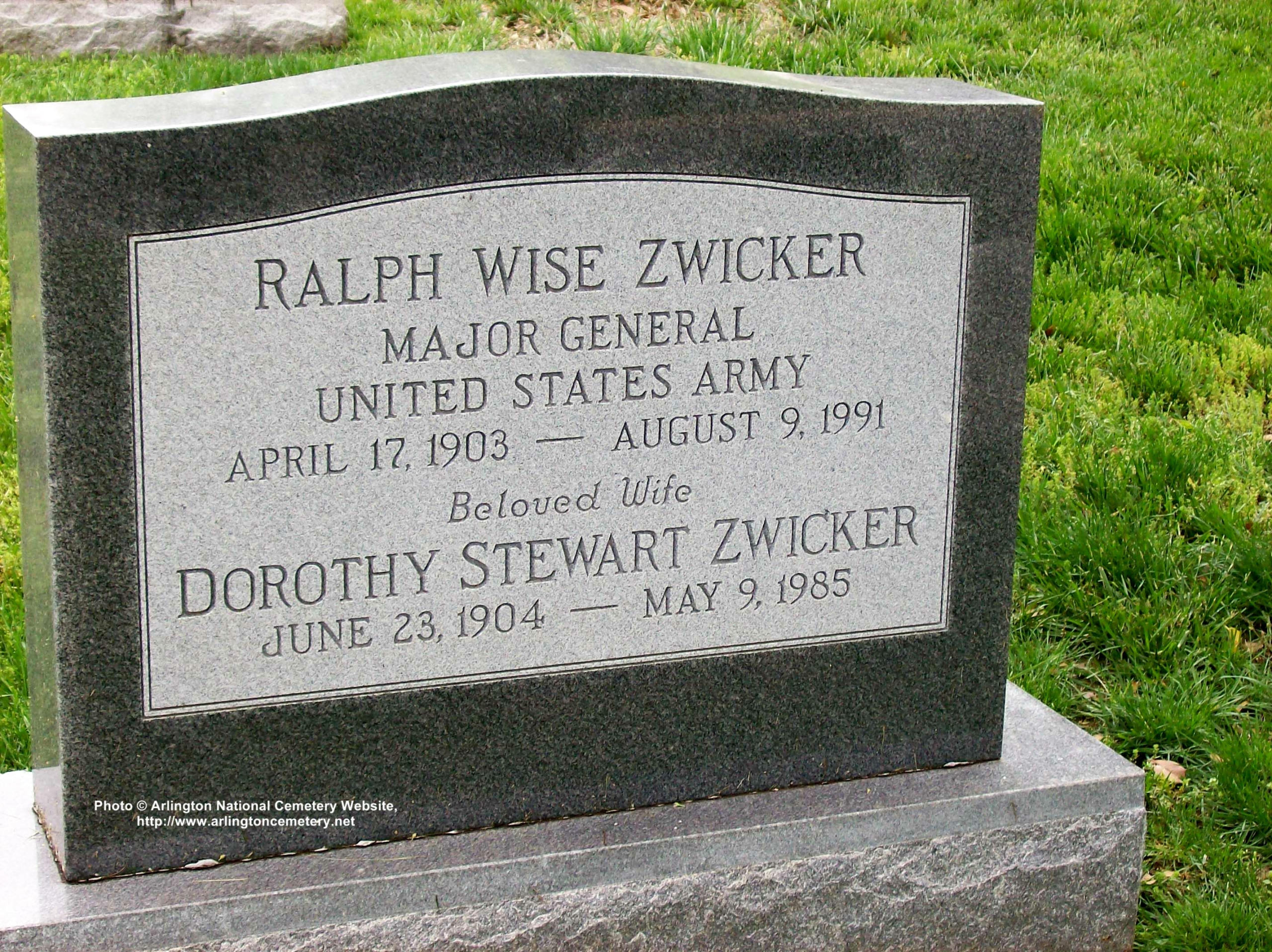 rwzwiicker-gravesite-photo-may-2008-001