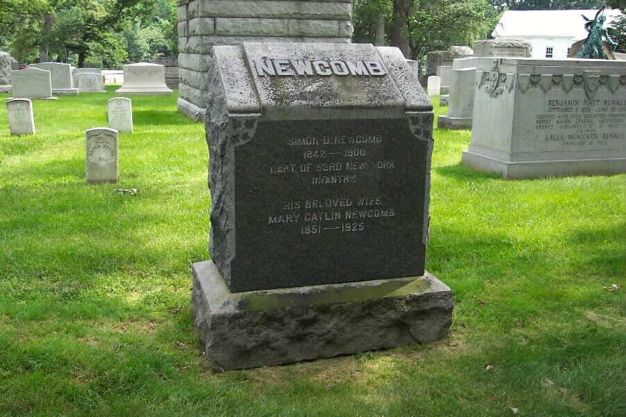 sdnewcomb-gravesite-section1-062803