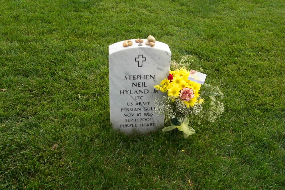 snhyland-gravesite-062703