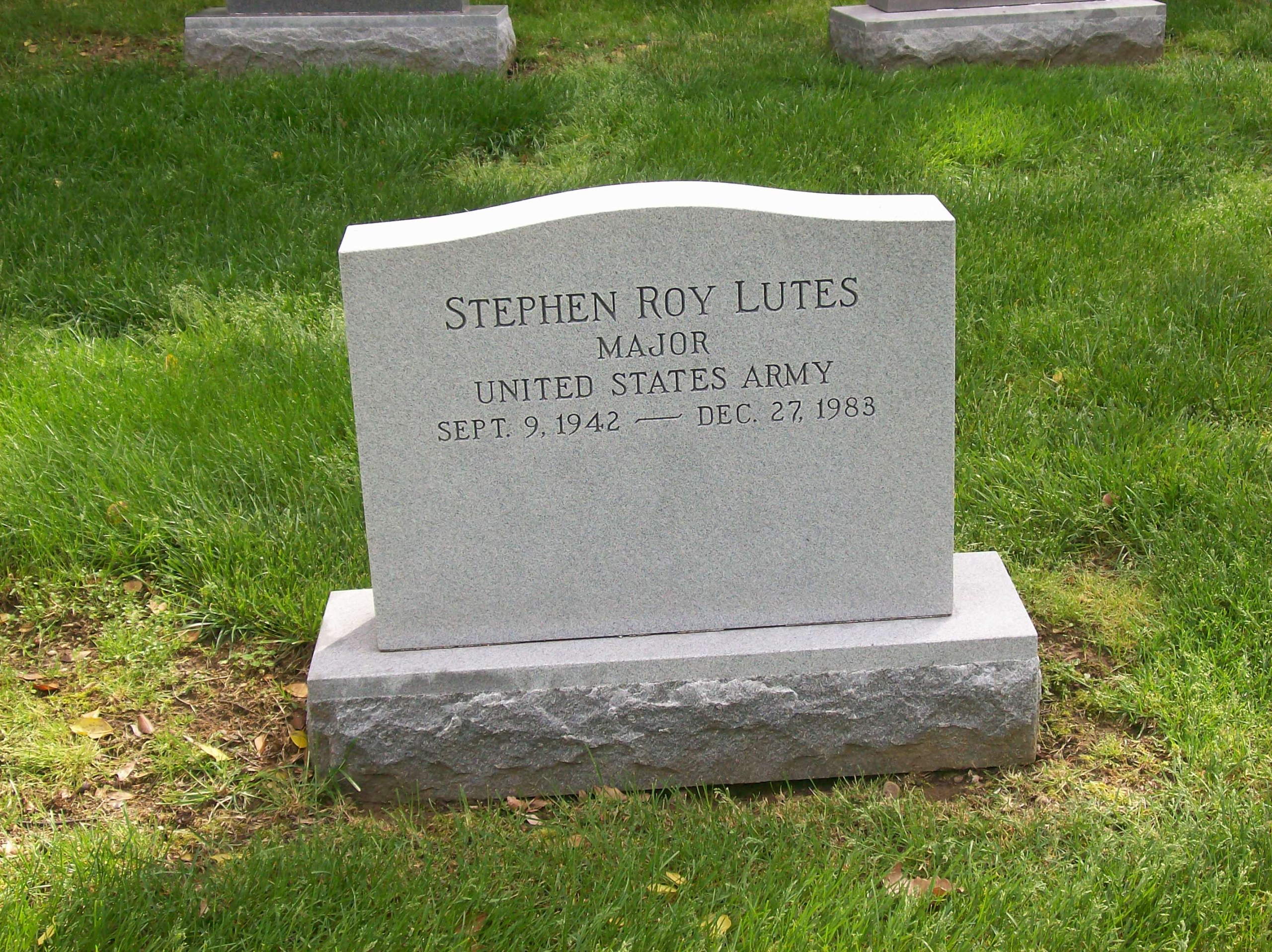 srlutes-gravesite-photo-may-2008-001