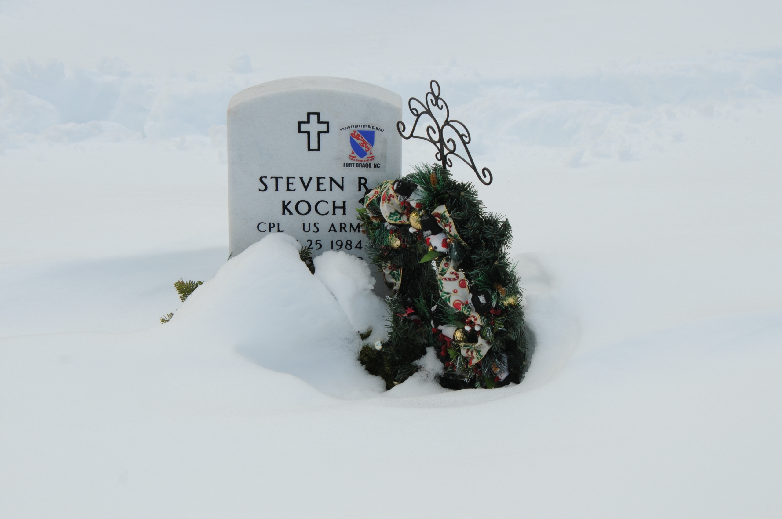 steven-koch-wreaths-across-america-december-2009-001