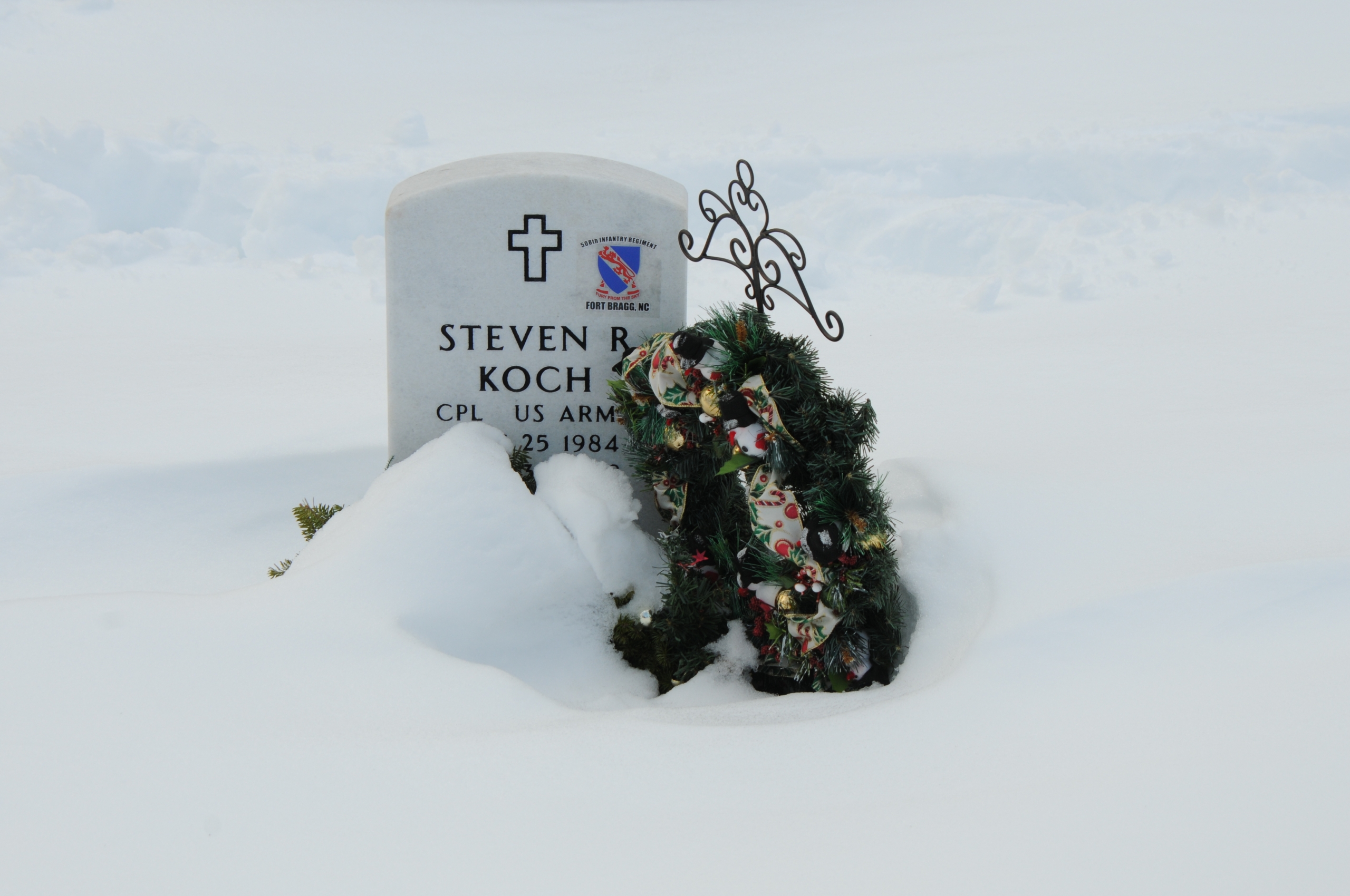 steven-koch-wreaths-across-america-december-2009-002