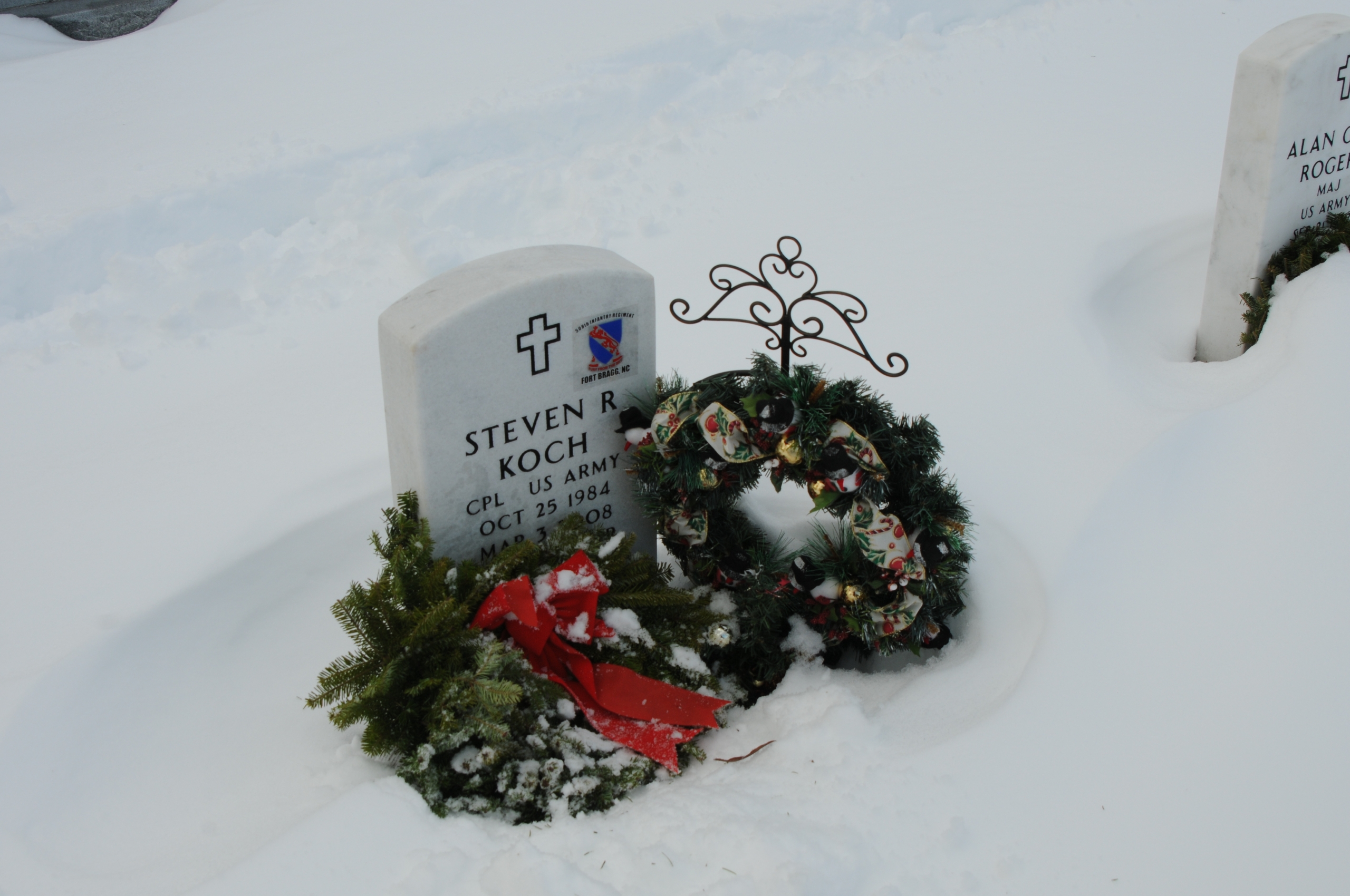 steven-koch-wreaths-across-america-december-2009-003
