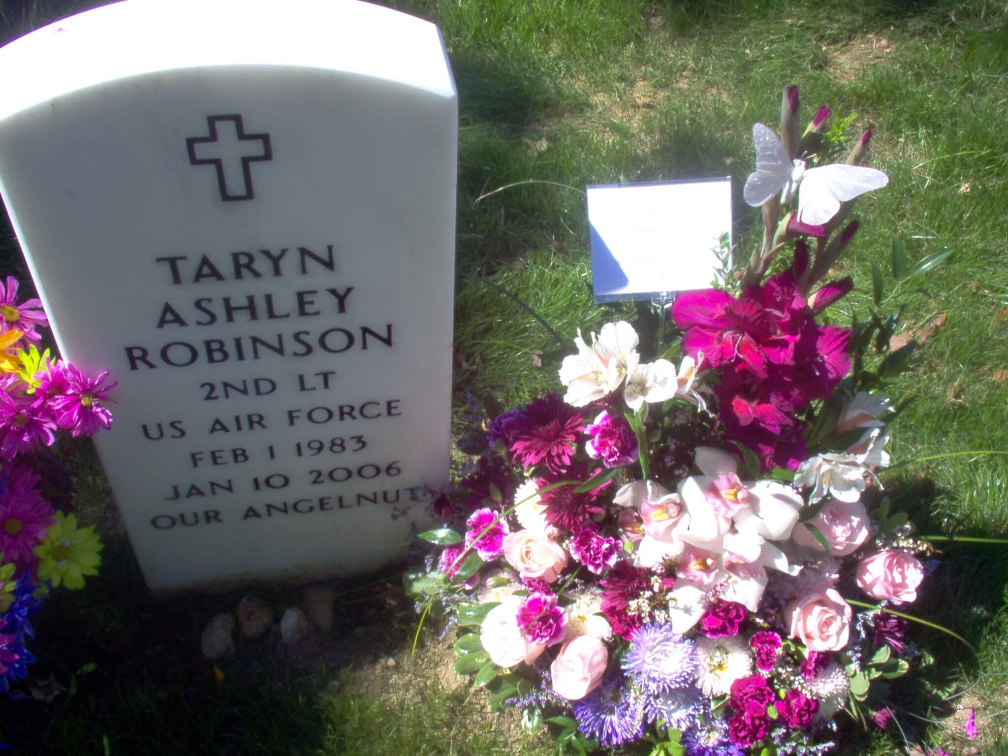 tarobinson-gravesite-photo-september-2006-002