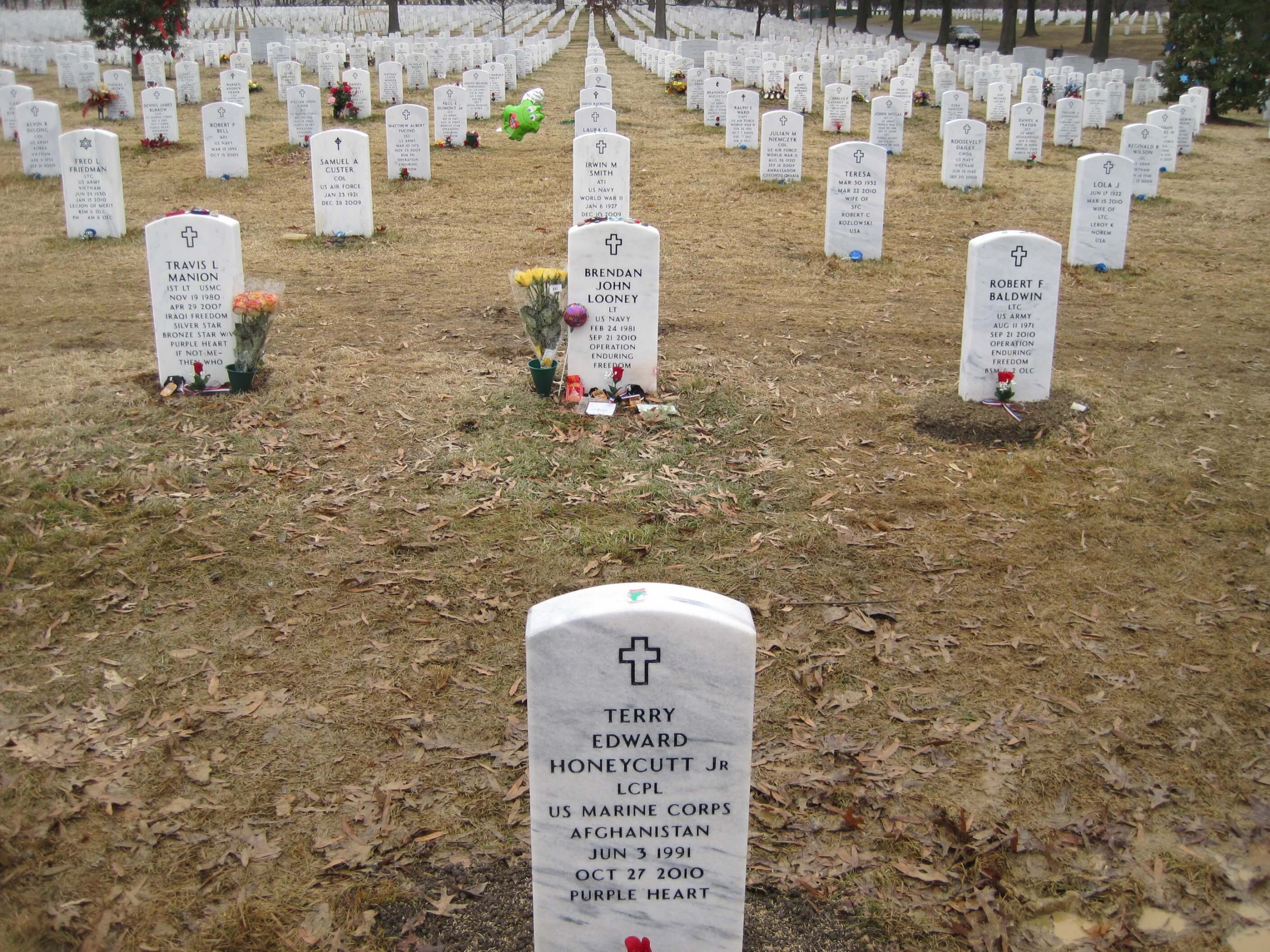 tehoneycuttjr-gravesite-photo-by-eileen-horan-february-2011-001