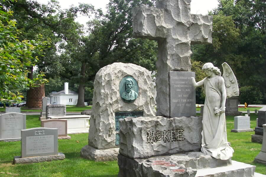 thmckee-gravesite-01-section1-062803