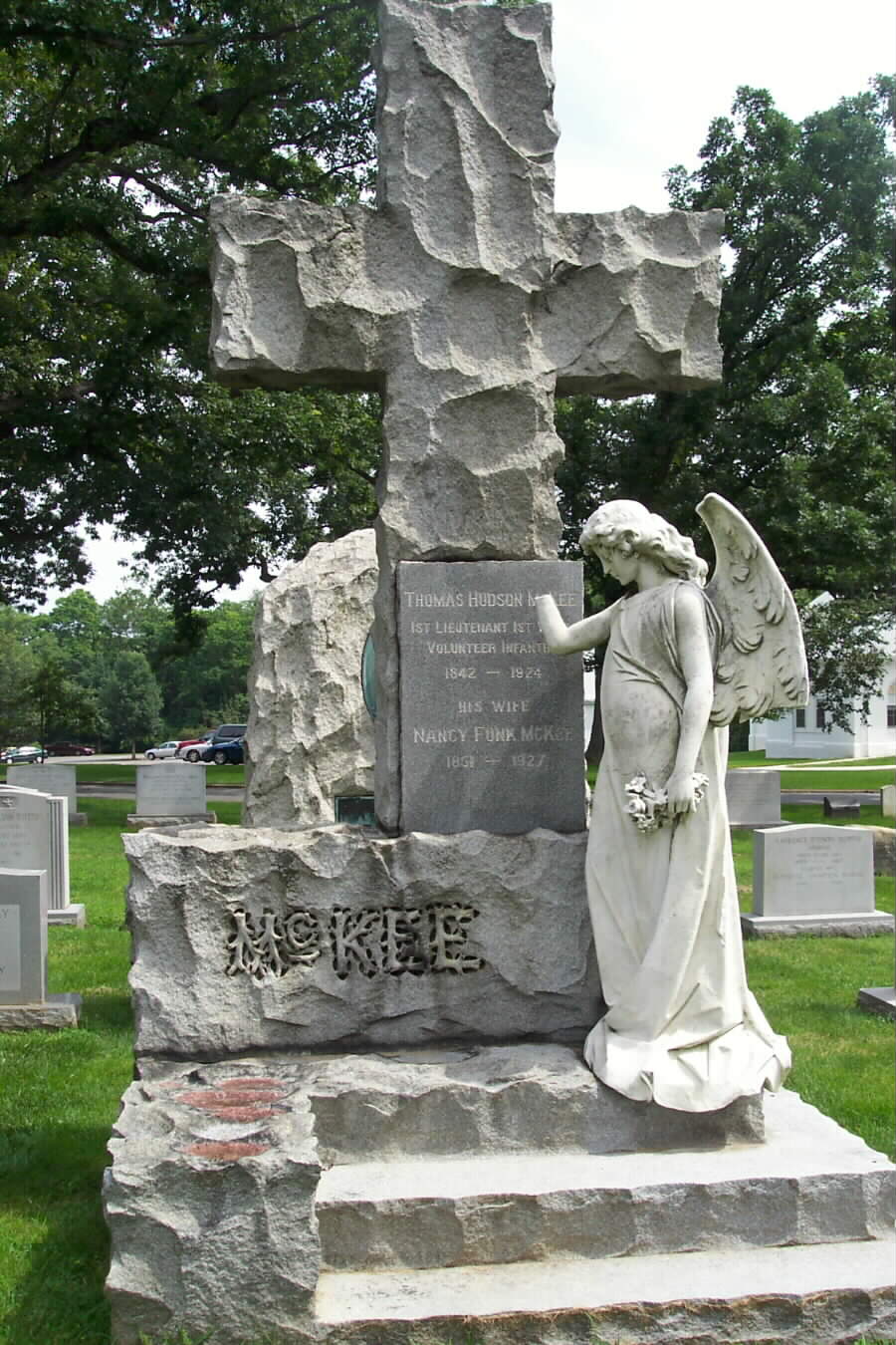 thmckee-gravesite-03-section1-062803