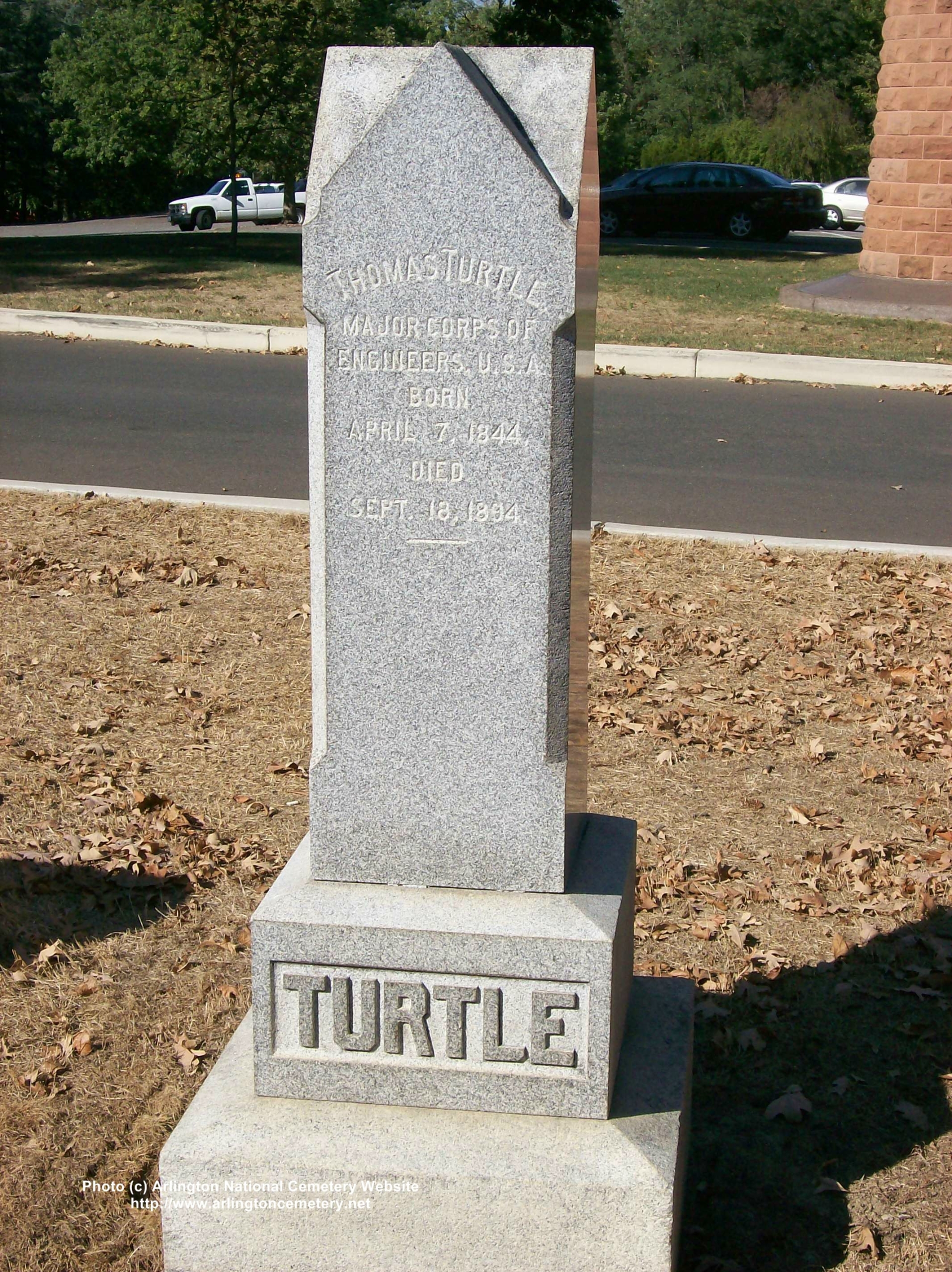 thomas-turtle-gravesite-photo-october-2007-001