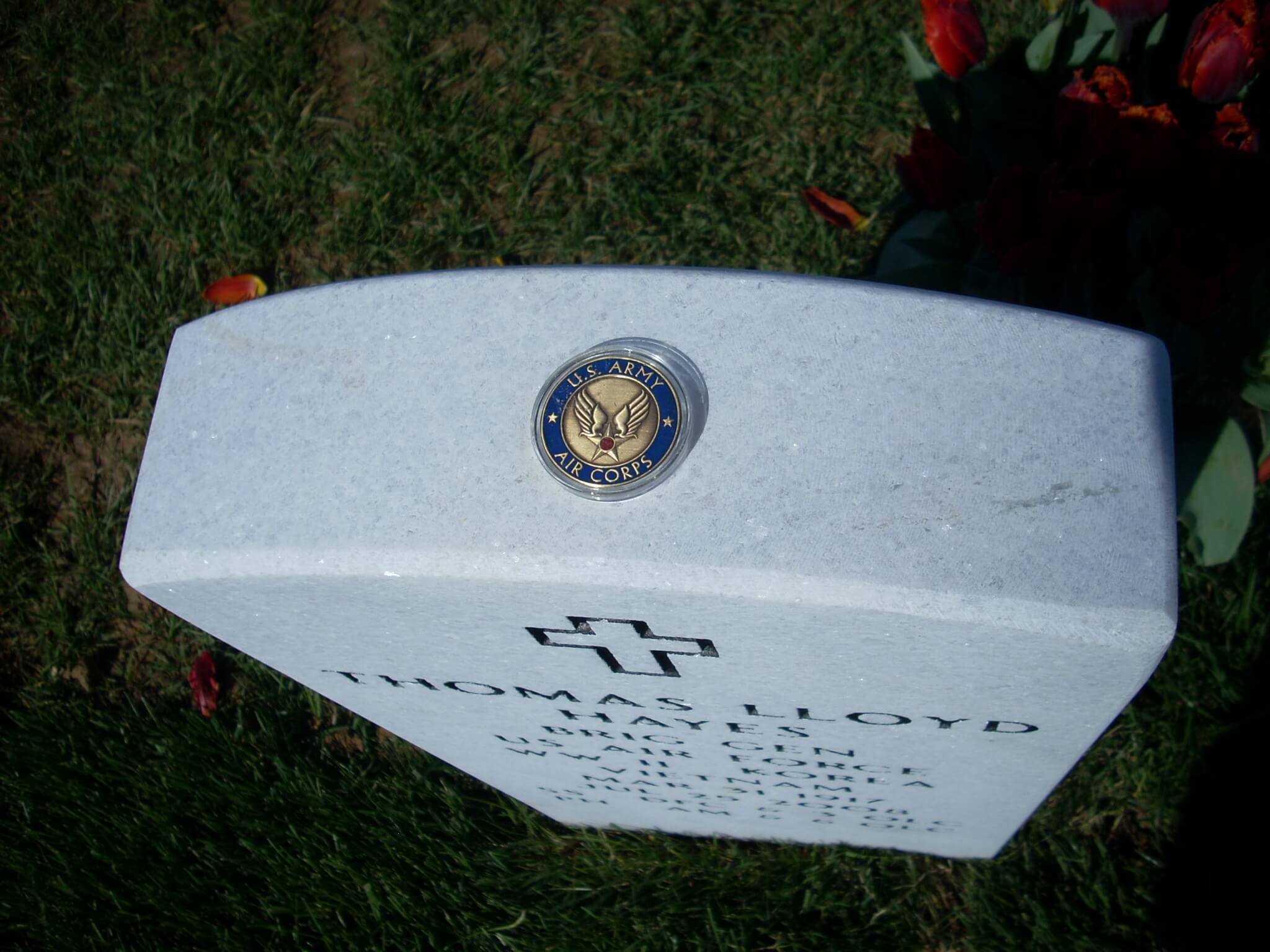 tlhayes-gravesite-photo-april-2009-002