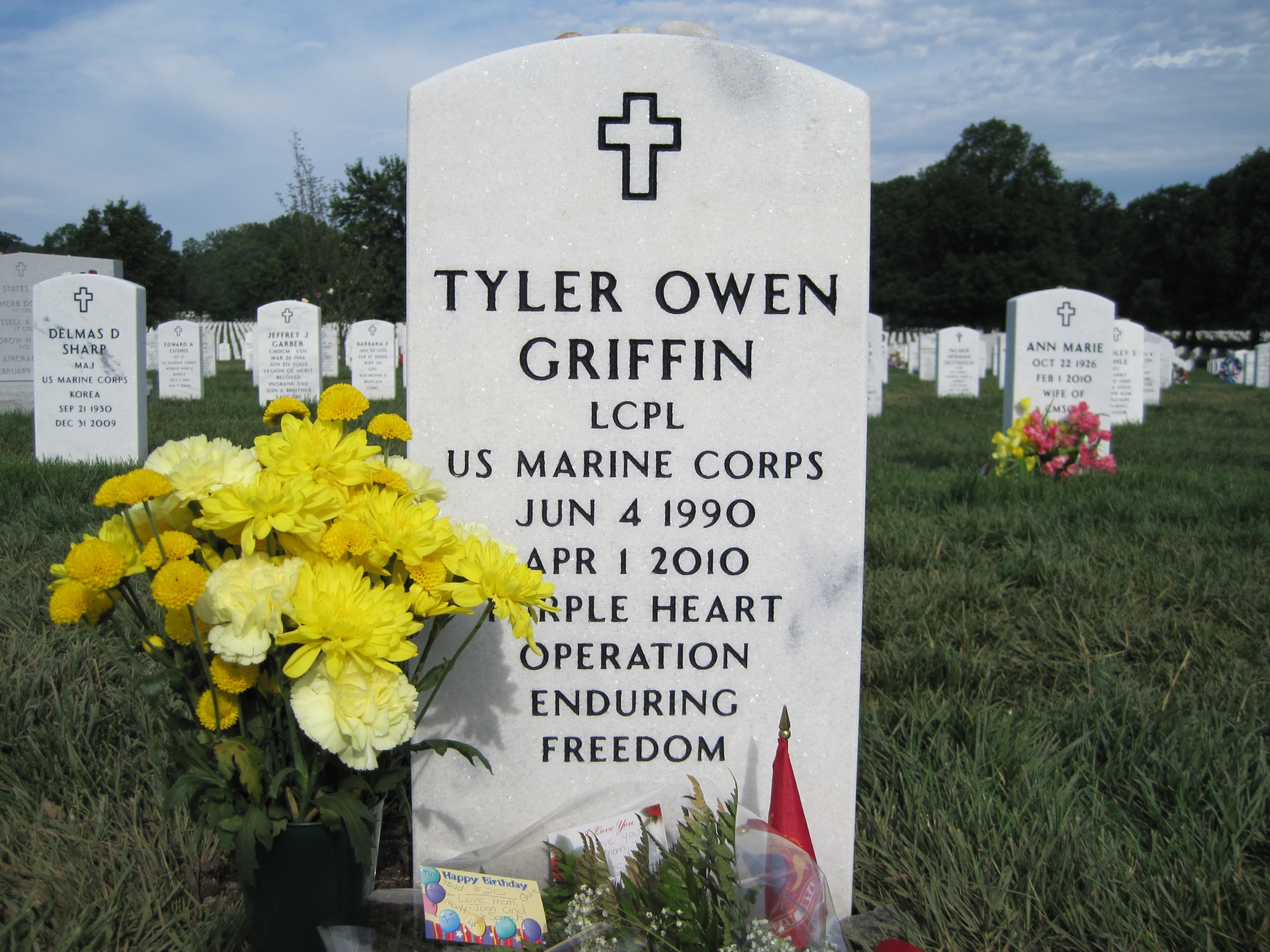 togriffin-gravesite-photo-by-eileen-horan-june-2010-002