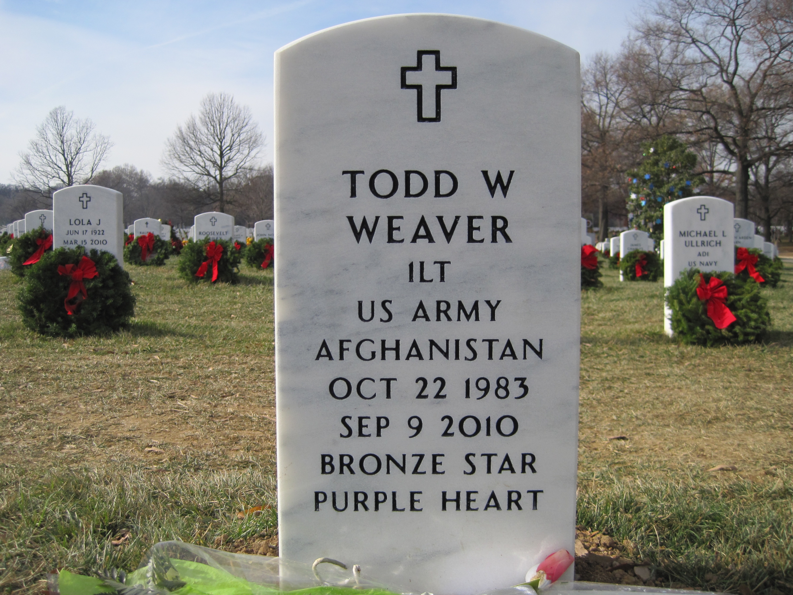 twweaver-gravesite-photo-by-eileen-horan-december-2010-002