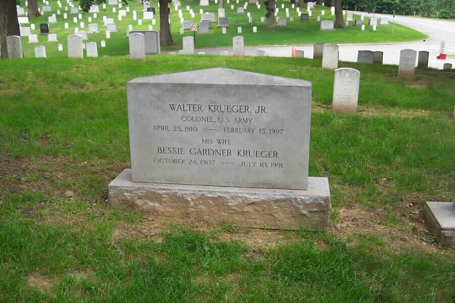 walter-krueger-jr-gravesite-section30-062803