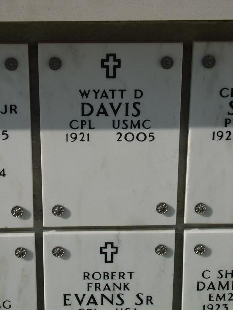wddavis-gravesite-photo-august-2006