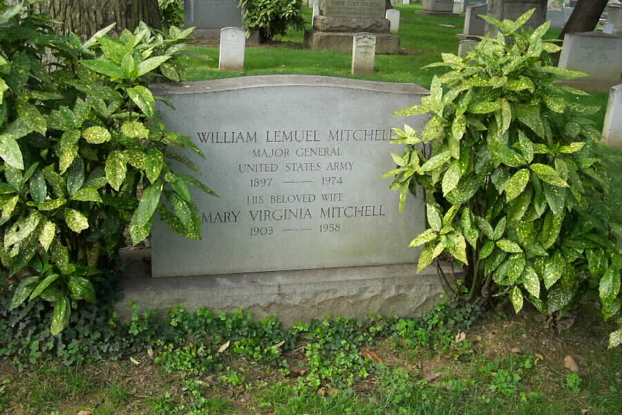 wlmitchell-gravesite-section1-062803