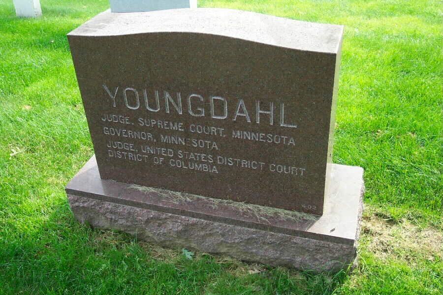 youngdahl-gravesite-01-062803