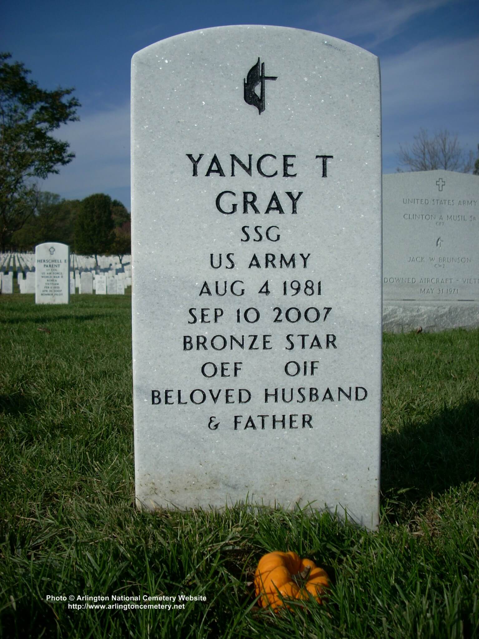 ytgray-gravesite-photo-november-2007-001