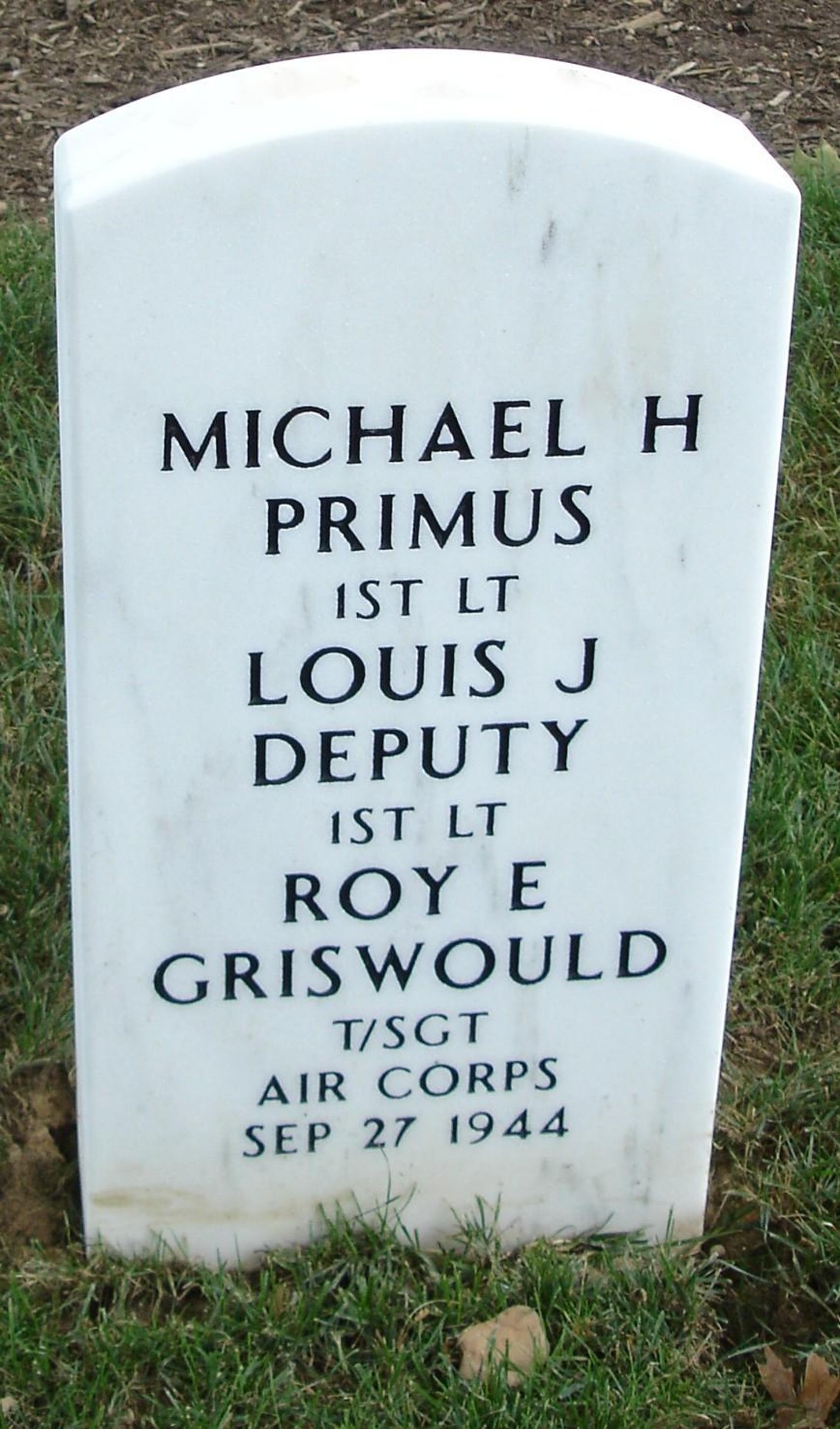 aircrew-09271944-gravesite-photo-august-2006